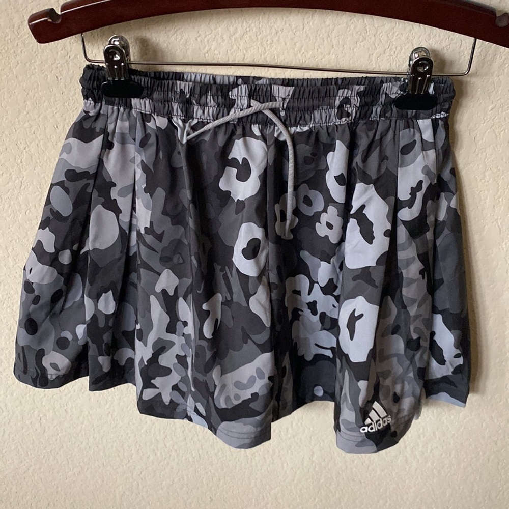 Women's adidas High-Waisted Graphic Shorts Size S - Picture 6 of 10